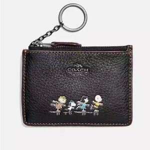 New in box coach Boxed Mini Skinny Id Case With Snoopy - peanuts